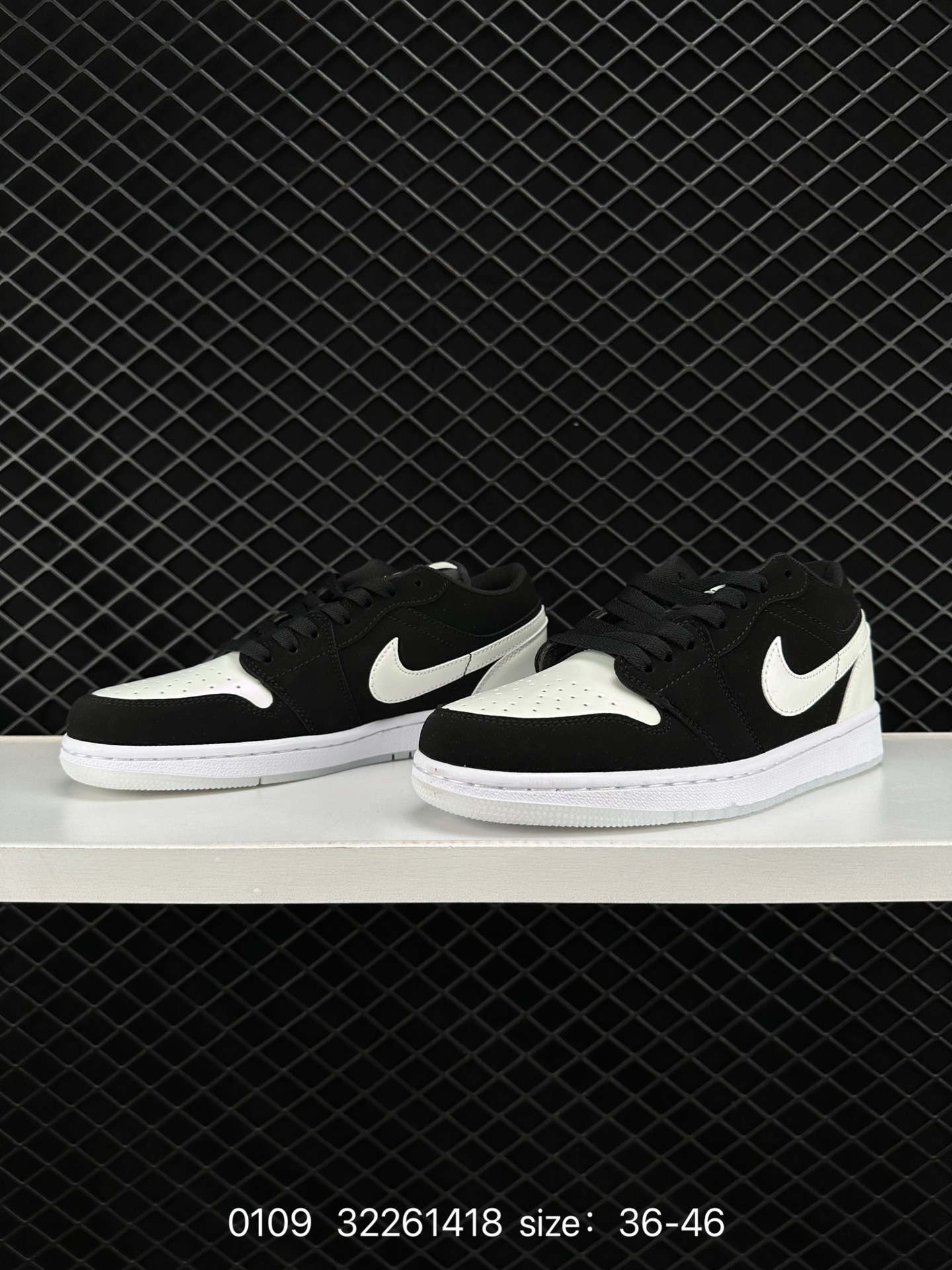 NIKE  Air Jordan 1 Low